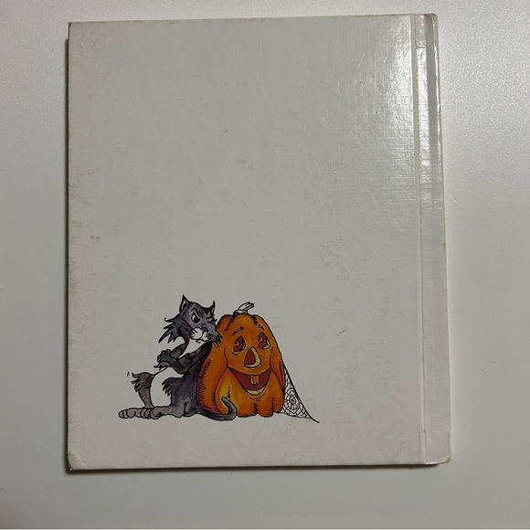 1978 The Old Witch and the Ghost Parade Vintage Hardcover Book by Ida DeLage - Picture 5 of 5